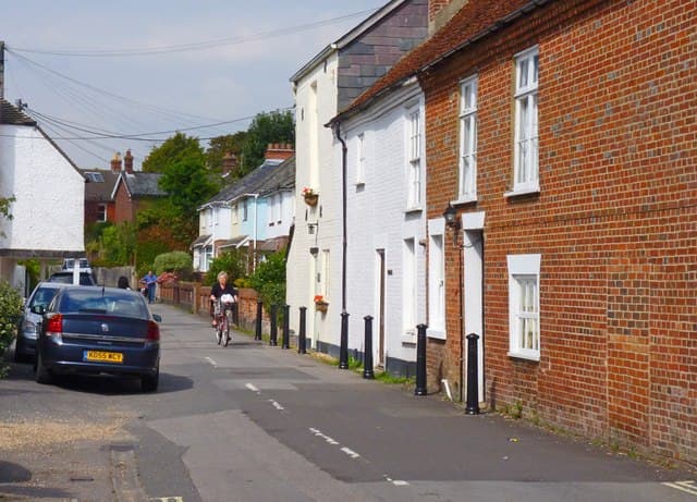The Quomp, Ringwood — a quaint street of old cottages in this Hampshire market town