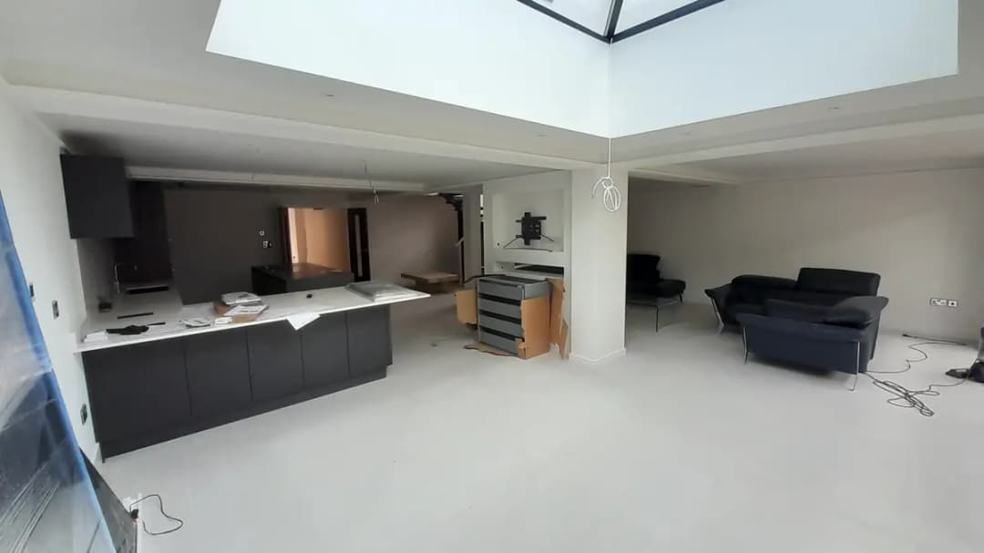 Open-plan fit-out with skylights and first fix services